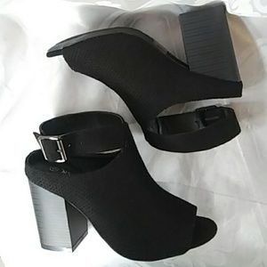New Women's Isaa -01 Black Suede Ankle Bootie